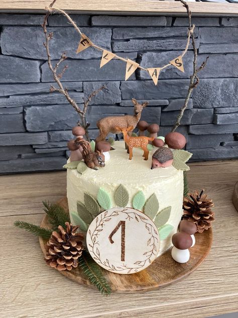 Woodland Forest First Birthday, Woodland Forest Cake, Woodland 1st Birthday Cake, Woodland First Birthday Cake, Birthday Cake Forest, Forest Theme Cake, Woodland 1st Birthday Party, Woods Party, Woodland Theme Cake