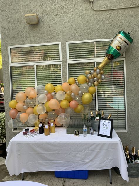 Mimosa bar, champagne balloon wall, champagne, mimosa, DIY, brunch Cheer Party Decorations, Champagne Mimosa, Champagne Balloon, Bridal Balloons, Wedding Shower Food, Diy Brunch, Wedding Shower Brunch, Brunch Party Decorations, Champagne Balloons