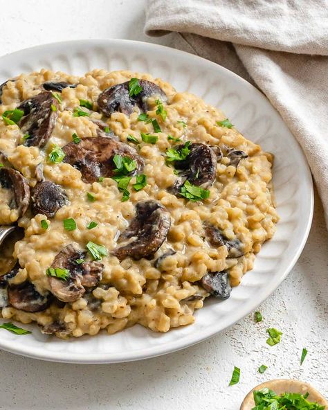 Vegan Brown Rice Recipes, Brown Rice Risotto, Creamy Mushroom Risotto, Rice Risotto, Vegan Risotto, How To Make Risotto, Plant Based Recipes Easy, Brown Rice Recipes, Parmesan Recipes