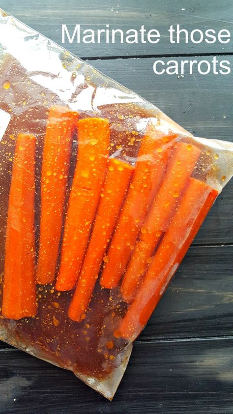 Carrot Marinade, Vegan Carrot Hot Dog Recipe, Carrot Hotdogs, Carrot Hot Dogs, Veggie Meat, Healthy Board, Veg Meals, Vegan Hot Dog, Grilled Carrots