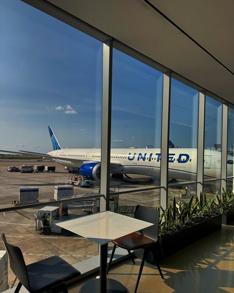 The newly renovated @united lounge at Chicago O'Hare had us in awe. Ever wonder what it's like to have access to one? Check out the link in our bio to learn more about our United Club experience ✈️💺 • • • • • #united #unitedclub #airlines #airport #traveling #lounge #unitedairlines #travelblogger #travelblog #chicago #airportlife Chicago Airport, Airport Check In, Airline Pilot, O Hare, United Airlines, Check In, Airlines, Travel Blogger, Travel Blog