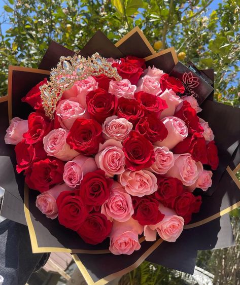 30 Flowers Bouquet, Pink And Red Roses Bouquet, Red And Pink Rose Bouquet, 25 Roses Bouquet, Rose Bouquet Ideas, 50 Roses Bouquet, 100 Roses Bouquet, Diy Wedding Tips, Ramo Ideas