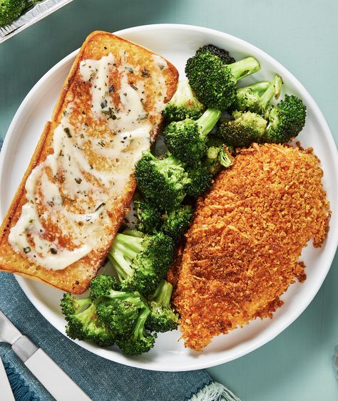 Hello Fresh Dinners, Broccoli And Garlic, Oven Baked Chicken Parmesan, Easy Cook, Crispy Baked Chicken, Pasti Sani, Hello Fresh Recipes, Baked Chicken Parmesan, Parmesan Chicken