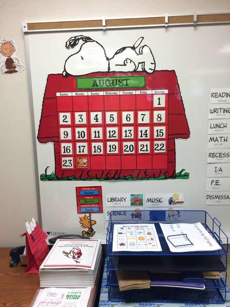 Snoopy School Classroom, Peanuts Classroom Decor, Snoopy Classroom Decorations, Charlie Brown Classroom Theme, Snoopy Themed Classroom, Peanuts Classroom Theme, Snoopy Classroom Theme, Snoopy Bulletin Board Ideas, Cozy Classroom Ideas