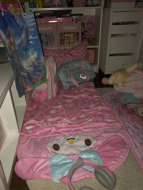 Hello Kitty To Issho, Sanrio Room, Creepy Cute Fashion, Rilakkuma Korilakkuma, Kiki Lala, Hello Kitty Rooms, Charmmy Kitty, Kagamine Rin, Messy Room