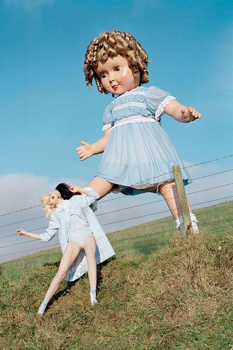 Tim Walker photography, surreal giant doll with female model. Lindsay Wixson, Giant Doll, Tim Walker Photography, Lindsey Wixson, Guy Bourdin, Magazine Vogue, Tim Walker, Richard Avedon, Tilda Swinton