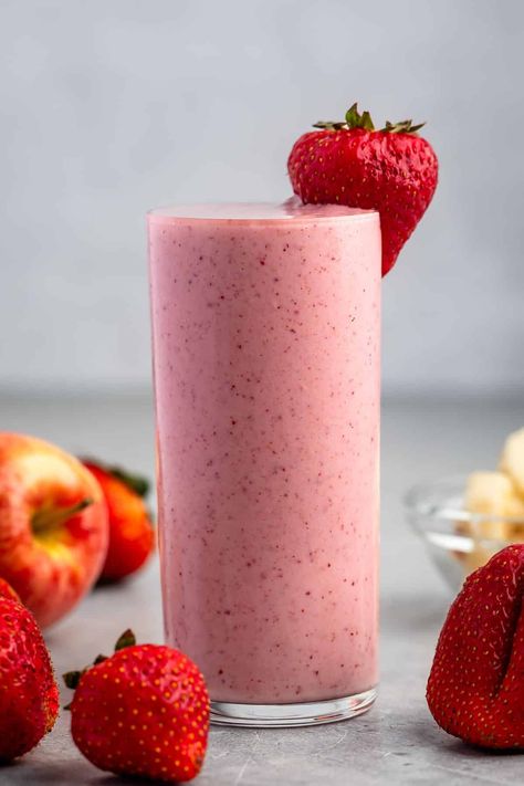 Blueberry Mango Smoothie, Strawberry Banana Smoothie Recipe, Smoothie Strawberry, Breakfast Juice, Restaurant Drinks, Strawberry Shake, Jamba Juice, Fresh Smoothies, Banana Smoothie Recipe