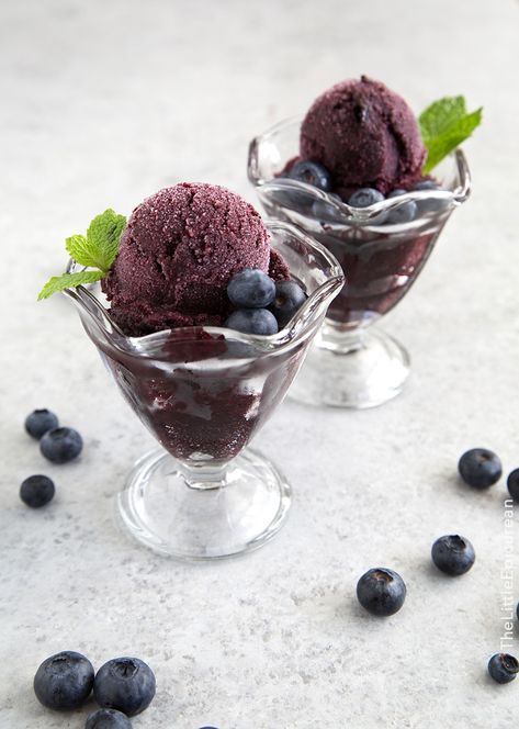 Blueberry Sorbet Sorbet Aesthetic, Recipe Ice Cream, Blueberry Sorbet, Delta Breezes, Frozen Cocktail, Sorbet Recipe, Blueberry Mint, Easy Ice Cream Recipe, Coctails Recipes