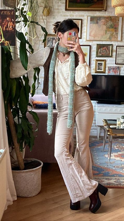 Outfit Inspo Flared Pants, 70s Bellbottoms Outfit, Winter Fits Layers, Flares And Boots, Boots Flared Jeans, Gogo Boots Outfit Winter, Groovy Winter Outfits, 70s Platform Boots Outfit, 70s Layering Outfits