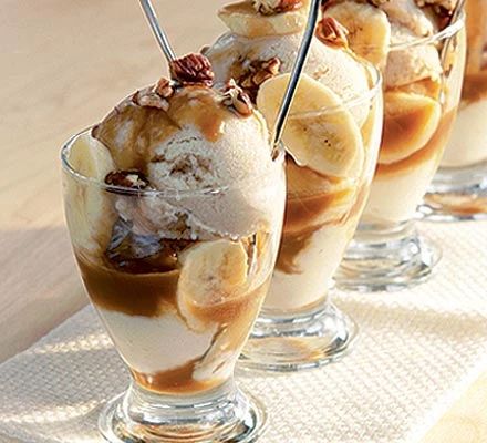 Ice Cream Sundae Recipe, Banana Sundae, Sundae Recipes, Light Breakfast, Coconut Chutney, Bbc Good Food, Banana Ice Cream, Fudge Sauce, Ice Cream Treats