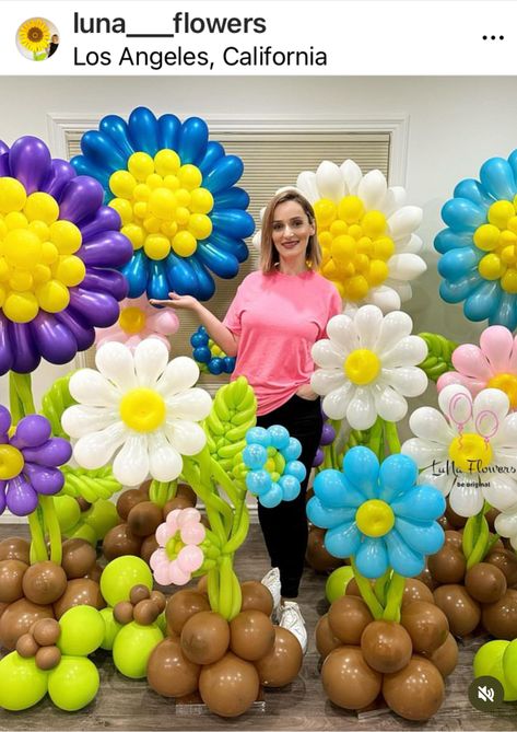 Giant Balloon, Farm Theme Birthday, Giant Balloons, Balloon Gift, Balloon Flowers, Farm Theme, Balloon Art, My Works, Flowers And Leaves