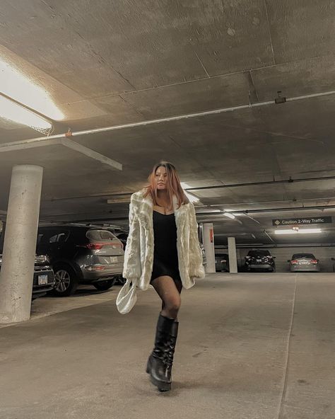 Stocking Styling, Black Outfit Date Night, Boot Fits, Outfit Date, Knee Boots Outfit, Garage Style, Dress With Stockings, High Leather Boots, Knee Boot