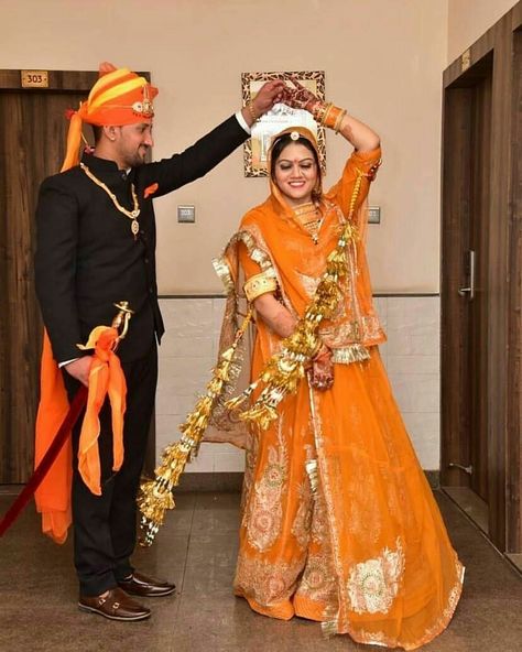 Awesome pics of baisa and banna Rajputana Thakur Rajpoot Rana Rajgharana wallpapers Dp Profiles Couple Poses Rajputi, Rajputana Couple Photos, Rajputi Pose Couple, Rajputi Dress Photo Pose Couple, Banna Baisa Pic, Rajputi Wedding Couple Poses, Rajputi Baisa Pic, Rajput Couple Photoshoot, Rajputi Couple Photoshoot