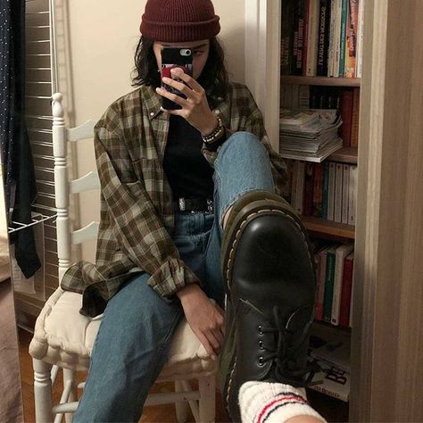 Grunge Inspo в Instagram: «would you wear this outfit?��👁🌹 @m.aaina» Grunge Outfits 90s, Beanie Outfit, Goth Outfit, Mode Grunge, Skater Girl Outfits, Fashion 90s, Aesthetic Grunge Outfit, Skater Girl, Outfit 90s