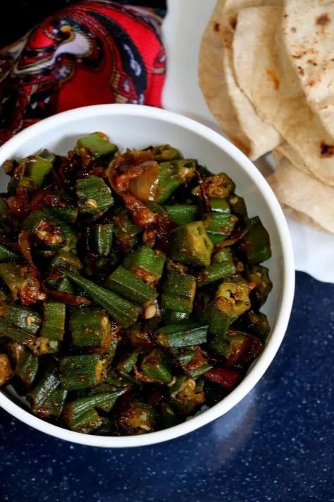 Indian Okra Recipes, Desi Dishes, Bhindi Masala Recipe, How To Cook Okra, Desi Snacks, Bhindi Fry, Bhindi Masala, Vegan Indian Recipes, Punjabi Style