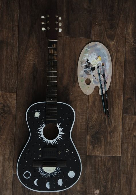 Acoustic Guitar Art Paint, Cool Acoustic Guitar Designs, Painting Guitar Ideas, Ukelele Designs Art, Paint Ukulele, Acoustic Guitar Design Ideas, Painting On Guitar Ideas, Painted Guitars Ideas, Custom Guitars Acoustic