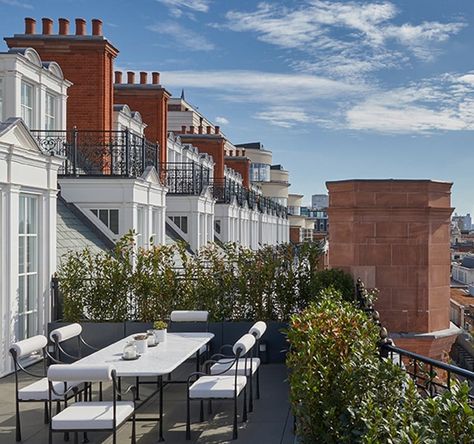 Luxury Hotel Rooms & Suites: Mayfair, London - Claridge's Claridges London, Suite Room Hotel, Luxury Hotel Suites, London Hotel Room, Luxury Balcony, Claridges Hotel, Contemporary Fire Pit, Bathroom Freestanding, Hotel Suite Luxury