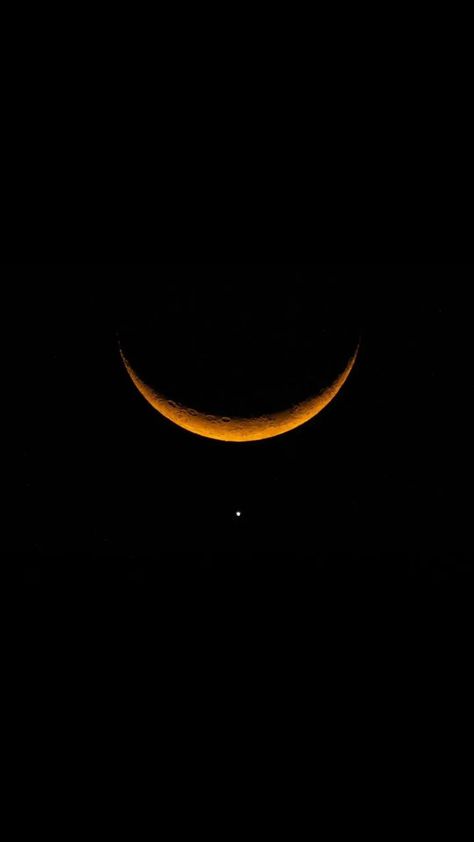 Moon And Venus Aesthetic, Moon And Venus Wallpaper, Half Moon Aesthetic Wallpaper, Venus Wallpaper Aesthetic, Venus Aesthetic Wallpaper, Moon And Venus Conjunction, Magnet Aesthetic, Venus Wallpaper, March Moon