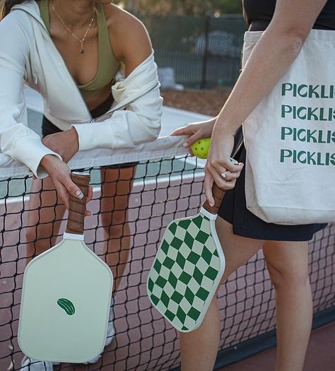 Ball Aesthetic, Sports Aesthetic, Tennis Fashion, Tennis Clubs, Aesthetic Women, Pickleball Paddles, Sporty And Rich, Sports Photography, Summer Photos