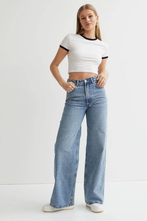 The 22 Best High-Rise Wide-Leg Jeans | Who What Wear UK Jean Claro, Style Wide Leg Jeans, High Rise Wide Leg Jeans, Jean Trends, Denim Trends, Wide Jeans, Fashion People, Jeans Outfit, Wide Legs