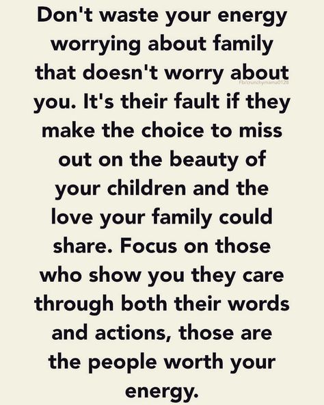 Family that is to busy worrying about themselves! No love just hate! Sad! Family Quotes Truths, Toxic Family Quotes, Diet Funny, Grandparents Quotes, Family Quotes Funny, Videos Quotes, Quotes Family, Family Problems, Family Funny