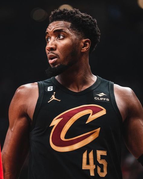 Nba Fashion, Donovan Mitchell, Nba Wallpapers, Sports Images, Athletic Men, Wnba, College Basketball, Nba Players, Cleveland Cavaliers