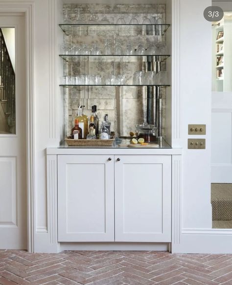 Mirror Backsplash Bar, Small Home Bar, Small Home Bar Ideas, Built In Wet Bar, Bistro Shelving, Small Bars For Home, Home Bar Ideas, Home Bar Setup, Bandeja Bar