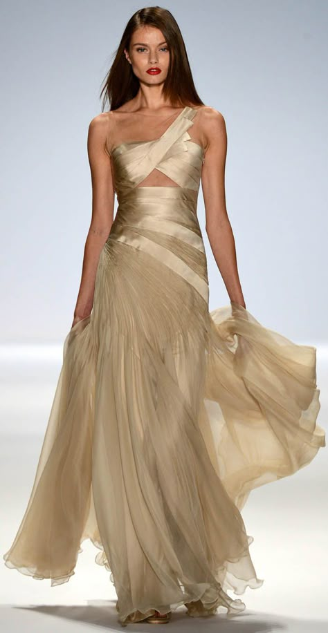 Carlos Miele Spring Summer 2013 Ready-To-Wear Collection Samuel Cirnansck, Carlos Miele, Robes Glamour, Gaun Fashion, Wedding Dress Pictures, فستان سهرة, Moda Vintage, Gorgeous Gowns, Elie Saab