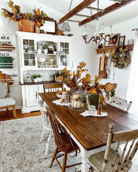 French Country, Cottage & Farmhouse | Fall decor makes me so happy | Facebook Shabby Chic Fall Decor, Itty Bitty Farmhouse, Fall Ideas Decorating, Chic Fall Decor, Shabby Chic Fall, Fall Tablescapes, Farmhouse Fall Decor, Fall Porch, Farmhouse Fall