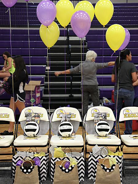 Senior Night Themes Volleyball, Volleyball Senior Night Balloon Arch, Volleyball Parents Night Ideas, Senior Night Gym Decorations Volleyball, Senior Volleyball Night Ideas, Volleyball Senior Night Decorations, Volleyball Senior Night Posters, Volleyball Decorations, Volleyball Banquet