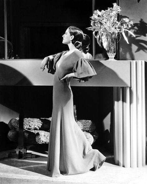 Norma Shearer by George Hurrell, publicity portraits for the MGM pre-code drama Strange Interlude, 1932. Miss Shearer’s gowns in the film were designed by Adrian. George Hurrell, Norma Shearer, 1930's Fashion, Loretta Young, Jean Harlow, Classic Movie Stars, Rita Hayworth, Joan Crawford, Actrices Hollywood