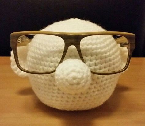 Glasses Holder Crochet, Eyes Glasses, Micro Crochet, Crocheted Toys, Hobby Ideas, Crochet Eyes, The Meaning Of Life, Glasses Holder, Crochet Gift