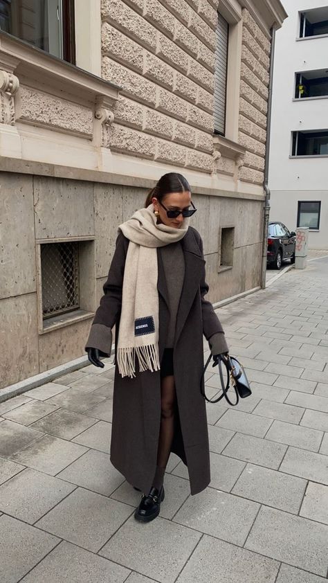 Fall Wool Coat Outfit, Designer Scarf Outfit Winter, Scarf With Coat Winter, Scarf And Coat Outfit, Scarf Coat Outfit, Coat With Scarf Outfit, Loafer Fall Outfits, Brown Mocassin Outfit, Winter Coat 2023