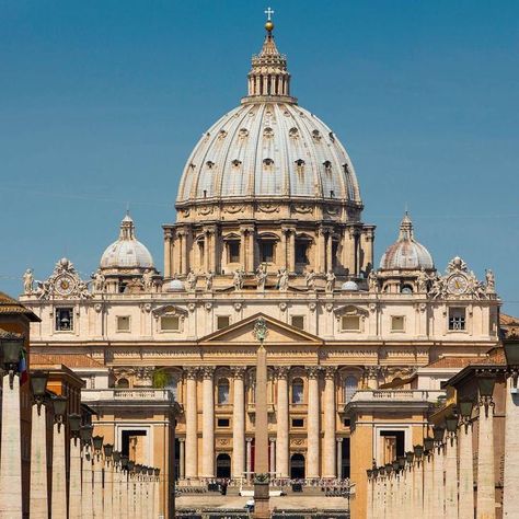 Saint Peter’s Basilica, Basilica Architecture, St Peters Cathedral, St. Peter’s Basilica, St Peters Basilica, Interior Design Courses, Italy Aesthetic, Baroque Architecture, San Pietro