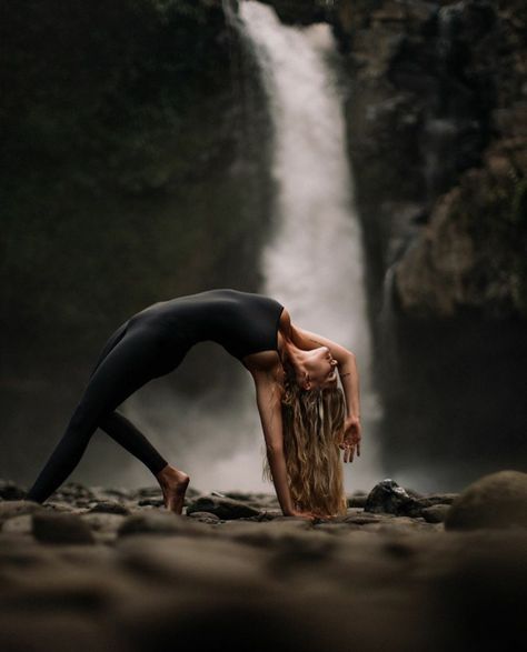 Yoga Photoshoot Ideas, Yoga Inspiration Photos, Photo Yoga, Yoga Poses Photography, Yoga Photoshoot, Yoga Aesthetic, Yoga Inspo, Yoga Business, Natural Photography