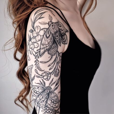 Flower Tattoo Meanings, Insect Tattoo, Bug Tattoo, Mushroom Tattoos, Inspiration Tattoo, Floral Tattoo Sleeve, Tattoos Geometric, Moth Tattoo, Botanical Tattoo