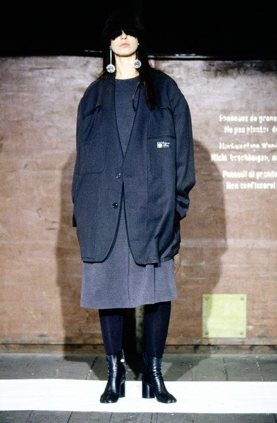 Maison Margiela Fall 2000 Ready-to-Wear Collection - Vogue Martin Margiela, 2000s Fashion, Fashion Details, Aesthetic Outfits, Look Fashion, Runway Fashion, High Fashion, Fashion Show, Fashion Looks