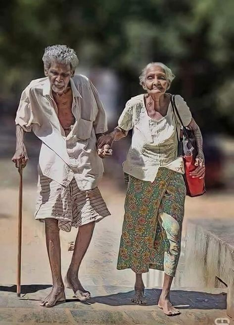 Old Couple Photography, Old Couple, Human Figure Sketches, Love Couple Images, Happy Photography, Old Couples, Figure Sketching, We Are The World, Download Cute Wallpapers