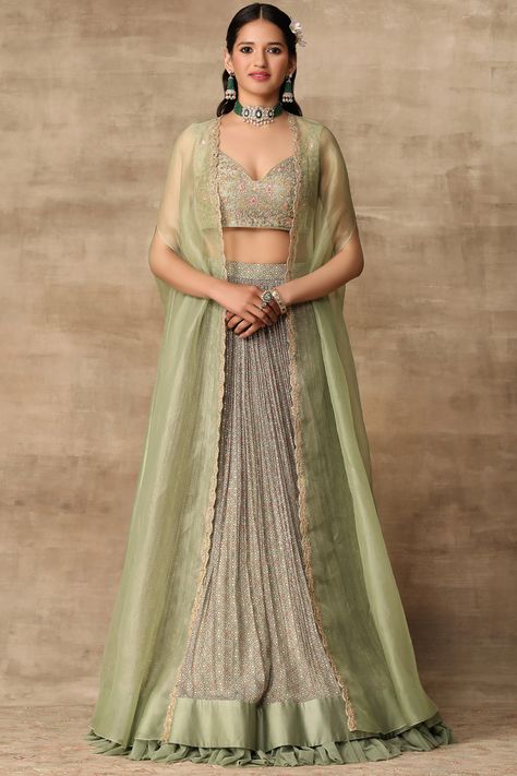 Green Chiffon Skirt, Orang India, Cape Lehenga, Ridhi Mehra, Nikkah Dress, Gaun Fashion, Embroidered Crop Tops, Blouse Skirt, Indian Dress