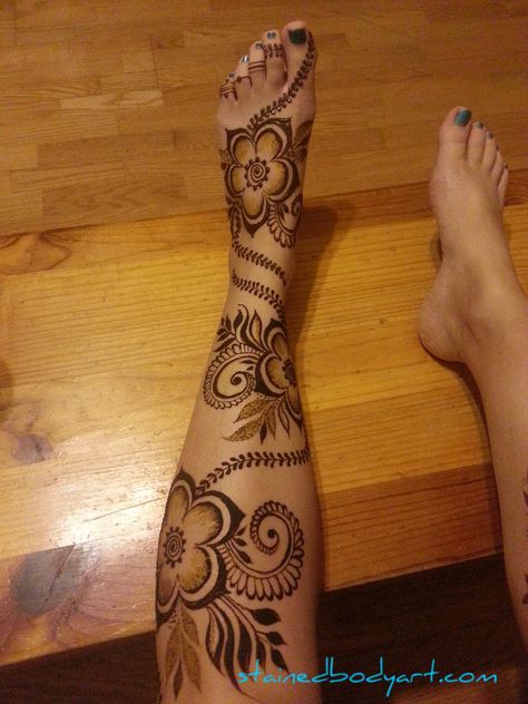 Instagram Henna Designs, Henna Leg Tattoo Designs, Full Leg Henna, Henna On Thigh, Big Henna Designs, Henna Thigh Designs, Henna On Leg, Henna Foot Tattoo, Henna Foot Designs