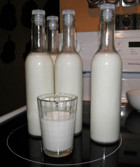 Coconut Cream Liquor Recipes, Homemade Liqueur, Homemade Liqueur Recipes, Homemade Liquors, Flavored Alcohol, Coconut Liqueur, Infused Liquors, Homemade Alcohol, New Pope