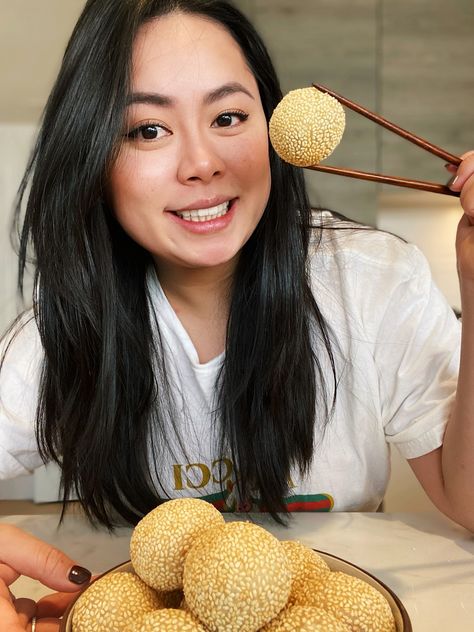 Deep-Fried Sesame Ball (5 Ingredients Grandma's Recipe) - Tiffy Cooks Sesame Mochi Balls, Sesame Rice Balls, Fried Sesame Balls, How To Make Sesame Balls, Sesame Balls Recipe Glutinous Rice, Chinese Sesame Balls, Asain Dessert Recipes, Mochi Balls Recipe, Vietnamese Dessert Recipe