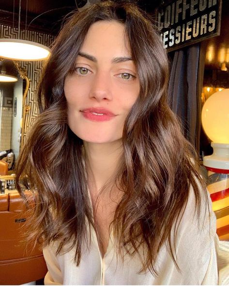 Phoebe Tonkin Fan on Instagram: “NEW | #phoebetonkin hair done by @renyaxydis 4/25” Phoebe Tonkin Hair, Celebrity Hair Colors, Hayley Marshall, New Short Hairstyles, Favorite Makeup, Hair Done, Phoebe Tonkin, Long Brown Hair, Makati