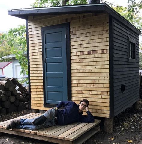 Budget was his biggest challenge: "I built this sauna for $1000 by looking on Craigslist all day for materials" | Saunatimes Sauna And Shed Combo, Building A Sauna Outdoor, Homemade Sauna, Rustic Saunas, Backyard Sauna, Outdoor Sauna Kits, Bicycle Storage Shed, Autumn Drive, Sauna Ideas