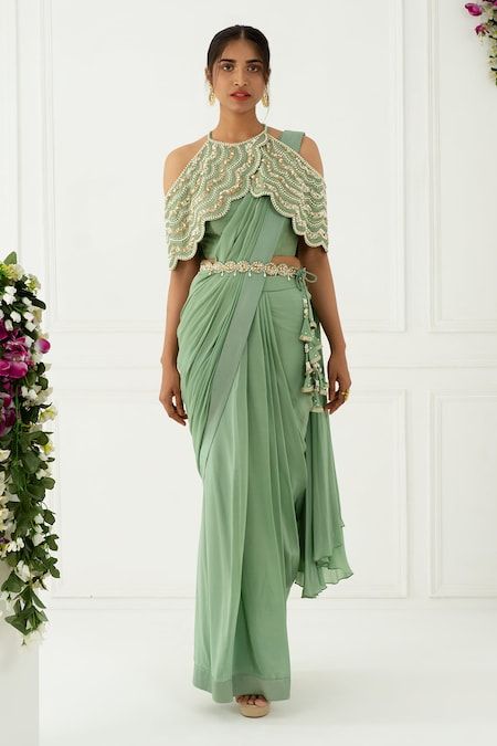 Pre-Draped Saree with Blouse Wedding Fits, Cape Blouse, Green Drapes, Draped Saree, Stitched Saree, Outfits Woman, Drape Saree, Saree Designs Party Wear, Hacks Clothes