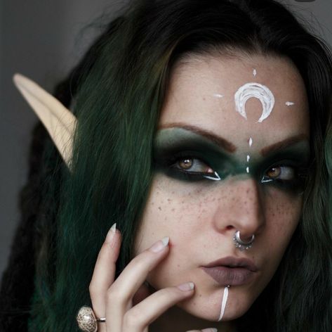 Night Elf Costume, Elf Witch Costume, Elven Warrior Makeup, Dark Elf Female Costumes, Gothic Elf Costume, Dark Elf Ren Faire, Drow Elf Makeup, Elven Face Tattoo, Scary Elf Costume