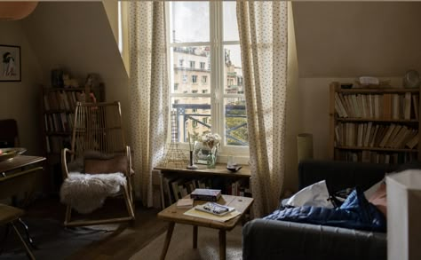 Emily In Paris House, Tiny Paris Apartment, Emily In Paris Bedroom, The Paris Apartment Book Lucy Foley Aesthetic, Emily In Paris Apartment, Paris Apartment Aesthetic, Movie Interior, Small Paris Apartment, Paris Apartment Decor