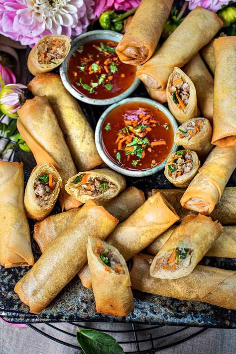 Siomai Photography, Filipino Food Photography, Siomai Recipe, Pork Siomai, Rolls Photography, Valenciana Recipe, Filipino Spring Rolls, Lumpia Shanghai, Shanghai Noodles