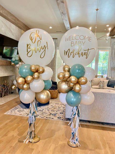 Baloon Stand Ideas, Balloon Table Arrangements, Free Standing Balloons, Single Balloon Centerpiece, Balloon Stack Ideas, Balloon Business Ideas, Modern Balloon Decor, Wedding Balloon Centerpieces, Balloon Cluster Ideas