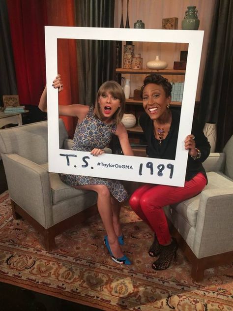 Bolo Taylor Swift, Concert Signs, Taylor Swift Birthday Party Ideas, 22 Taylor, Taylor Swift 22, Taylor Swift Party, Taylor Swift Birthday, Estilo Taylor Swift, 22nd Birthday